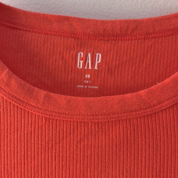 Basic ribbed tee from Gap, salmon/orange, size XS - Picture 2 of 4